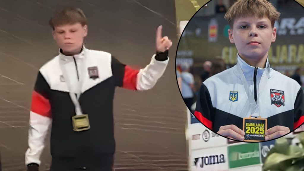 13χρονος Ουκρανός που κέρδισε το χάλκινο μετάλλιο στο καράτε αρνείται να φωτογραφηθεί με Ρώσο! (βίντεο)