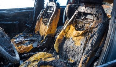 Άγριο έγκλημα στη Βοιωτία:  Βρέθηκε απανθρακωμένος άνδρας δεμένος με χειροπέδες μέσα σε αυτοκίνητο