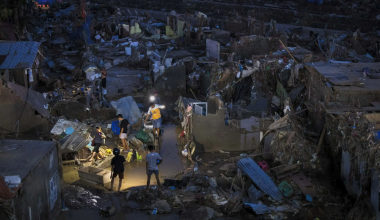Τυφώνας Καλμάγκι χτυπά ξανά: Στρατός σε επιχειρήσεις διάσωσης και 1,3 εκατ. χωρίς ρεύμα (βίντεο)