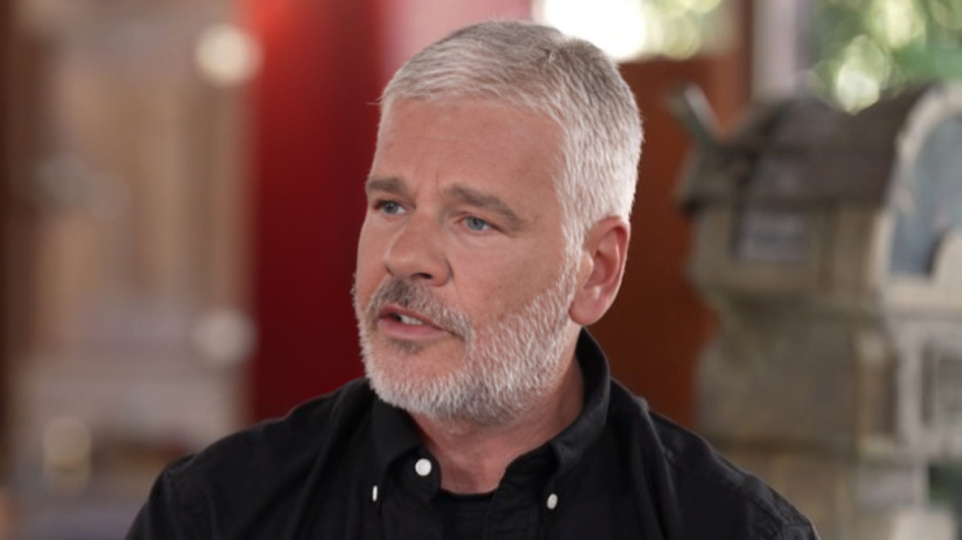 Νίκος Γρίτσης: «Λείπουν οι αντρικές φωνές από το λαϊκό τραγούδι – Μου λείπει ο Νότης Σφακιανάκης» (βίντεο)