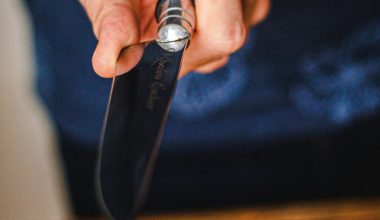 Αιγάλεω: 75χρονος επιτέθηκε με μαχαίρι στην 29χρονη κόρη του και την τραυμάτισε στο λαιμό