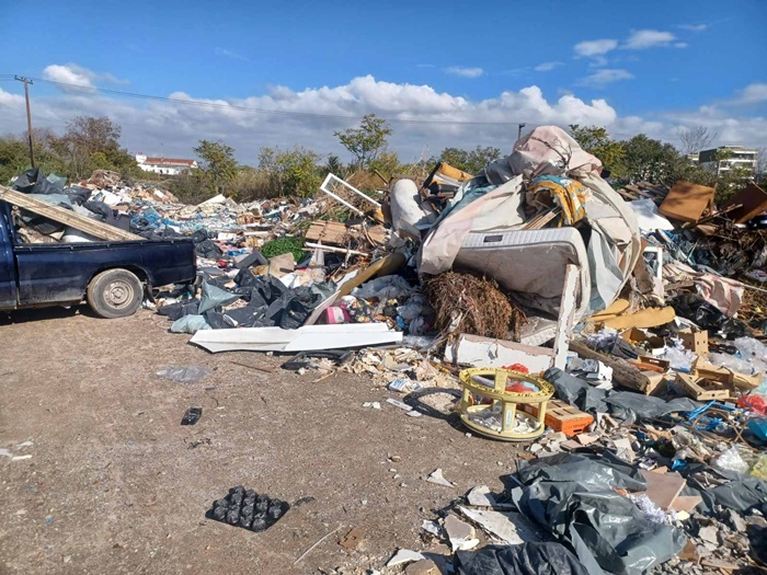 Έπιασαν επ’ αυτοφώρω 31χρονο να πετά μπάζα – Ρύπανση και οικολογική ζημιά στη Δυτική Θεσσαλονίκη