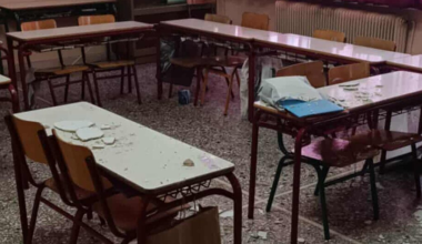 Υπό κατάρρευση τα ελληνικά σχολεία: Έπεσαν σοβάδες και σε δημοτικό στην Ηγουμενίτσα! (βίντεο)