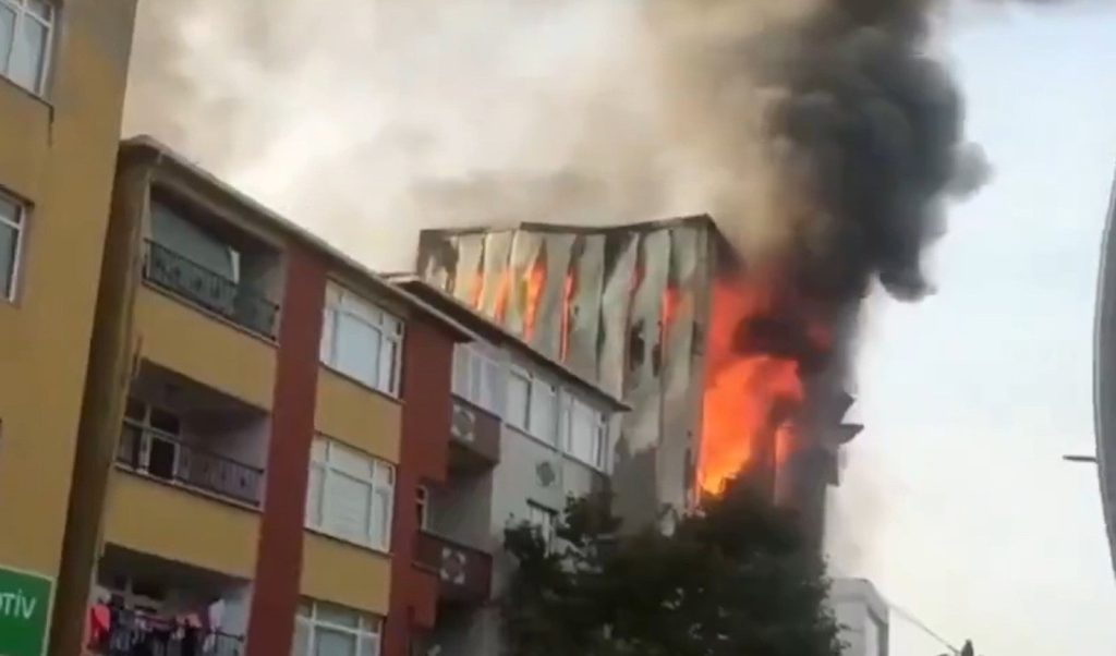 Φωτιά-φονιάς σε εργοστάσιο αρωμάτων στην Τουρκία – Έξι νεκροί και δύο τραυματίες