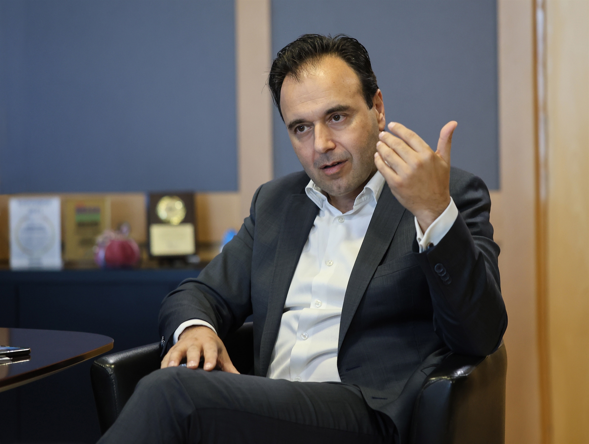 Ψηφιακό «φρένο» σε καπνό και αλκοόλ για ανηλίκους – Νέοι κανόνες στα κέντρα διασκέδασης