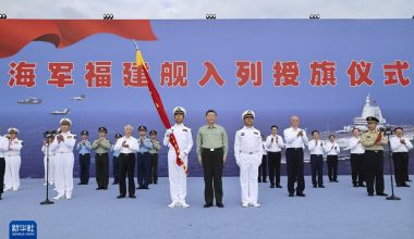 Παραδόθηκε το τρίτο αεροπλανοφόρο της Κίνας – Ναυπηγούνται άλλα δύο της νέας κλάσης