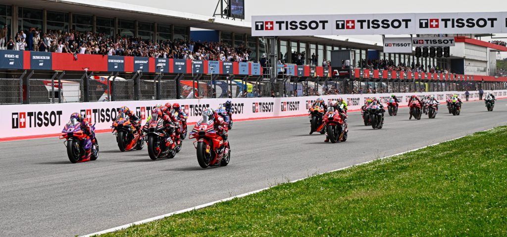 MotoGP Portimao: Μ.Μπετσέκι, Π.Ακόστα και Φ.Κουαρταράρο στην πρώτη σειρά