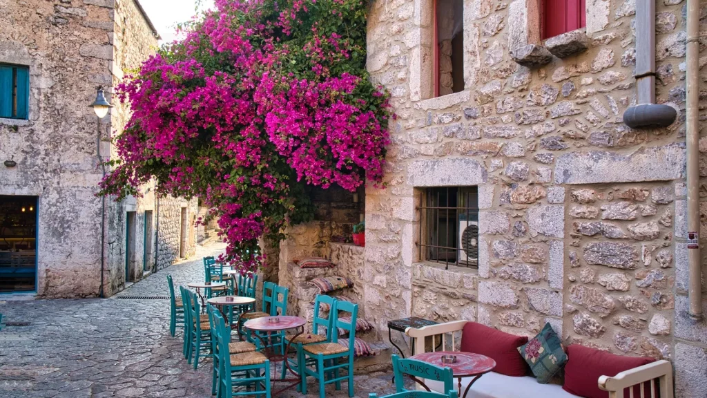 Αρεόπολη: Η ιστορική πόλη της Μάνης με την ιδιαίτερη αρχιτεκτονική που αξίζει να επισκεφθείτε (φωτο)