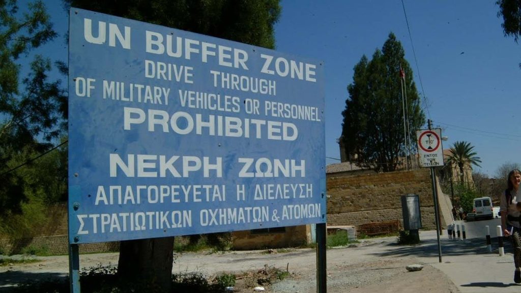 Ένταση στην Κύπρο: Toυρκικό στρατιωτικό όχημα εισέβαλε στο χωριό Δένεια στη Νεκρή Ζώνη