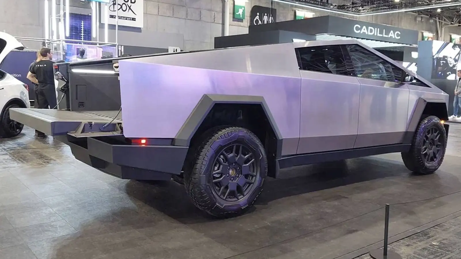 Tesla: Γιατί ανακαλεί περίπου 6.200 Cybertruck