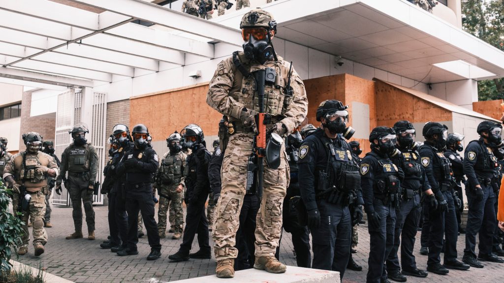 Κάριν Ίμεργκουτ: Η Αμερικανίδα δικαστής δεν βλέπει το χάος στο Πόρτλαντ και εμποδίζει την ανάπτυξη της Εθνοφρουράς