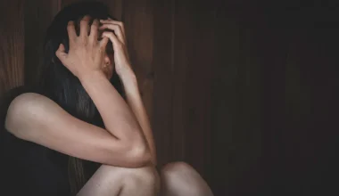 Αδιανόητο περιστατικό στην Πάτρα: Καθηγητής έδειξε γυμνές φωτογραφίες των ανήλικων παιδιών του σε μαθήτρια!