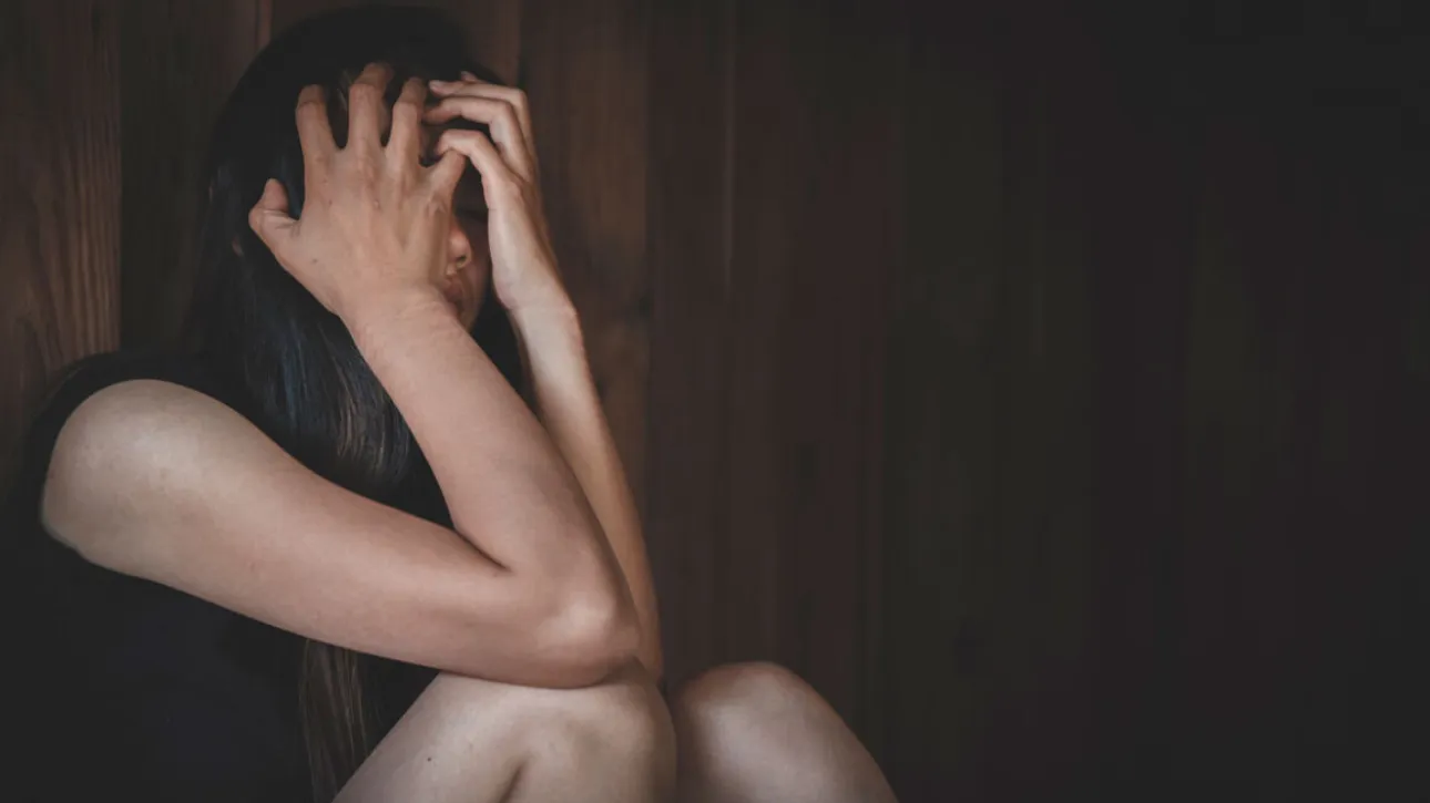 Σοκ: Καθηγητής έδειξε γυμνές φωτογραφίες των ανήλικων παιδιών του σε μαθήτρια την οποία θώπευε!