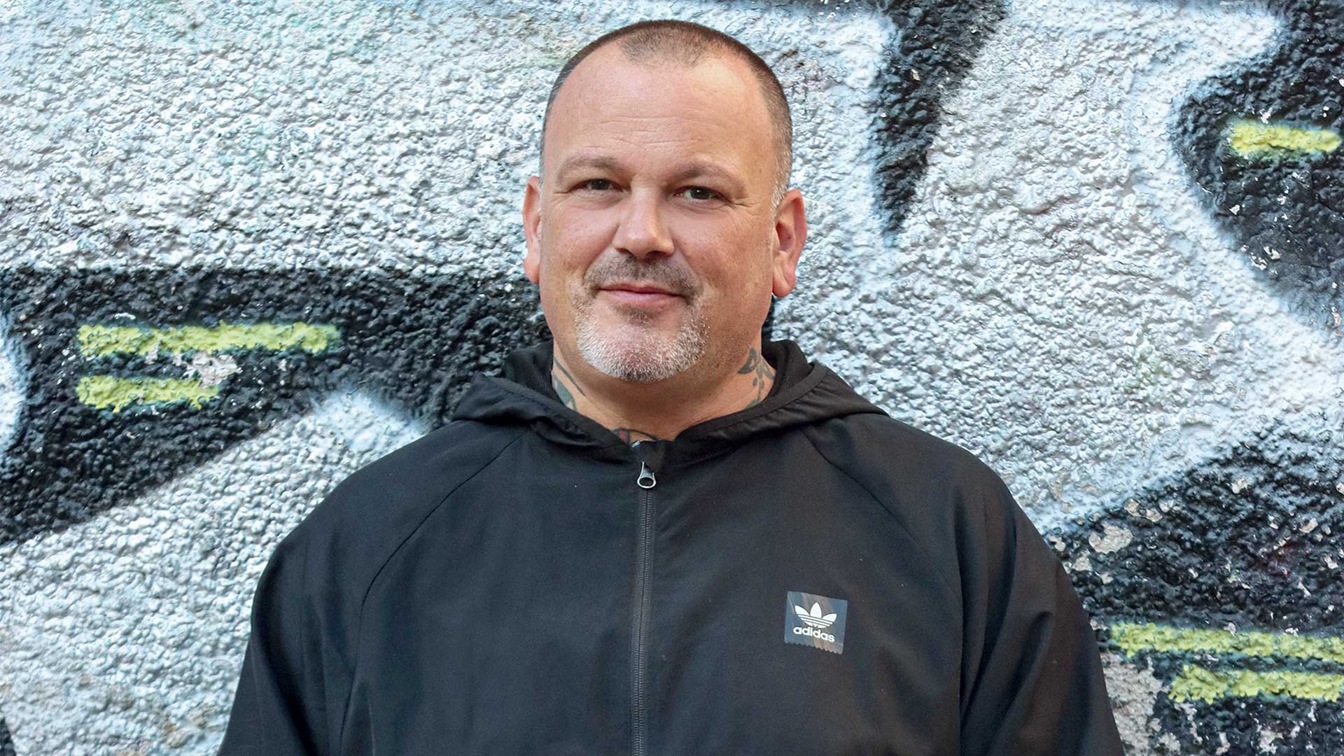 Δ.Σκαρμούτσος για ναρκωτικά: «Τρεις φορές πήγα να πεθάνω από υπερβολική δόση – Είχα πιάσει πάτο» (βίντεο)