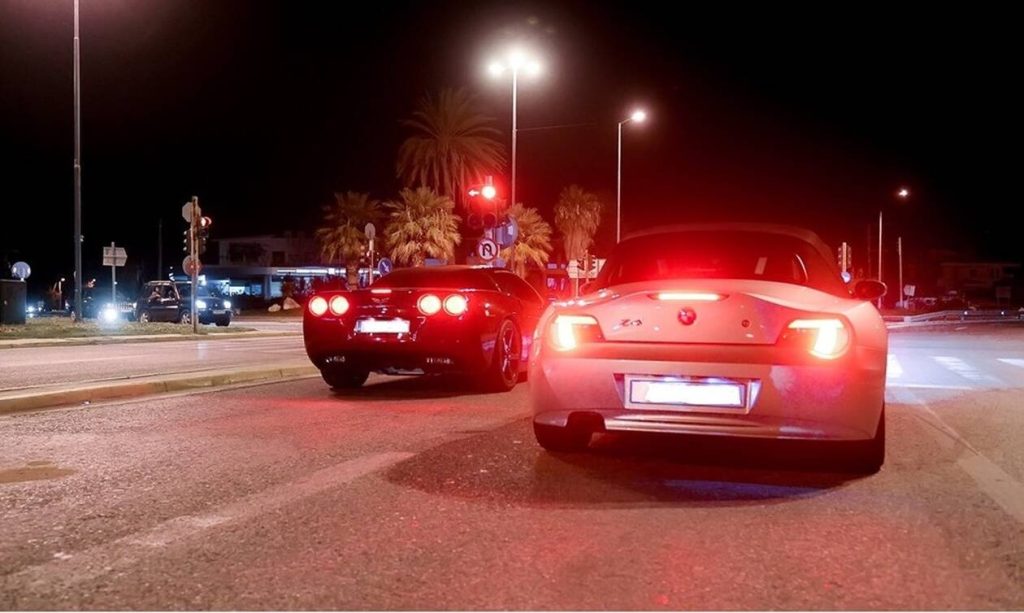 Εύβοια: Έκλεισαν την εθνική οδό Χαλκίδος – Σχηματαρίου για να κάνουν κόντρες!