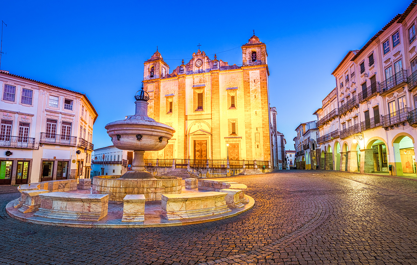 Έβορα: Η μικρή μεσαιωνική πόλη στην Πορτογαλία που εντυπωσιάζει από το πρώτο λεπτό όσους την επισκέπτονται