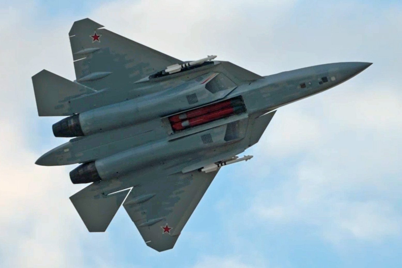 Η Ρωσία αποκάλυψε τις εσωτερικές αποθήκες οπλισμού του Su-57 λίγο πριν το Dubai Airshow 25 (βίντεο)