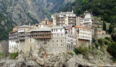 «Παρέλαση» Αμερικανών στο Άγιο Όρος: Πρόσκληση για επίσκεψη στον Ν.Τραμπ