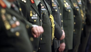 Εντός του Δεκεμβρίου οι αυξήσεις αποδοχών με αναδρομικά για πάνω από 140.000 ένστολους – Τα ποσά