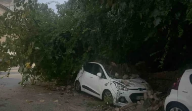 Σφοδρές βροχοπτώσεις πλήττουν την Κέρκυρα: Οχήματα καταπλακώθηκαν από τοιχίο που κατέρρευσε