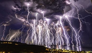 Ήπειρος: Ισχυρές βροχοπτώσεις – Νυκτερινό υπερθέαμα από την κεραυνική δραστηριότητα