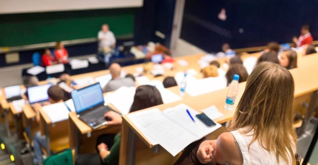 Έρχεται «κύμα» διαγραφών για χιλιάδες φοιτητές: Πάνω από 285.000 θα αποτελέσουν παρελθόν (βίντεο)