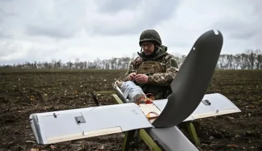 Bίντεο: Οι ρωσικές δυνάμεις καταστρέφουν ουκρανικές θέσεις με drones «Molniya-2» φορτωμένα με κεφαλές φωσφόρου