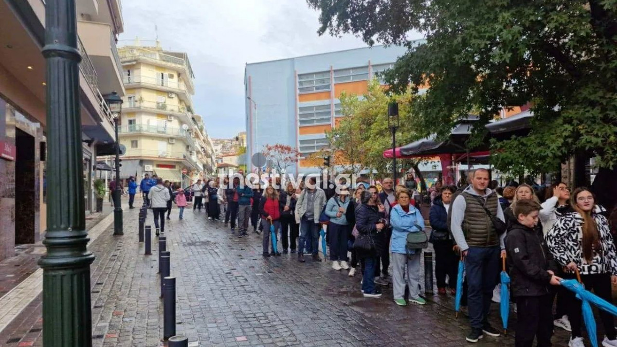 Θεσσαλονίκη: Τούρκοι πολίτες τιμούν τον Κεμάλ Ατατούρκ στο σπίτι όπου γεννήθηκε (βίντεο)