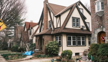 ΗΠΑ: Προς πώληση το σπίτι στο οποίο ο Ν.Τραμπ πέρασε τα πρώτα χρόνια της ζωής του – Η τιμή του (φωτο)