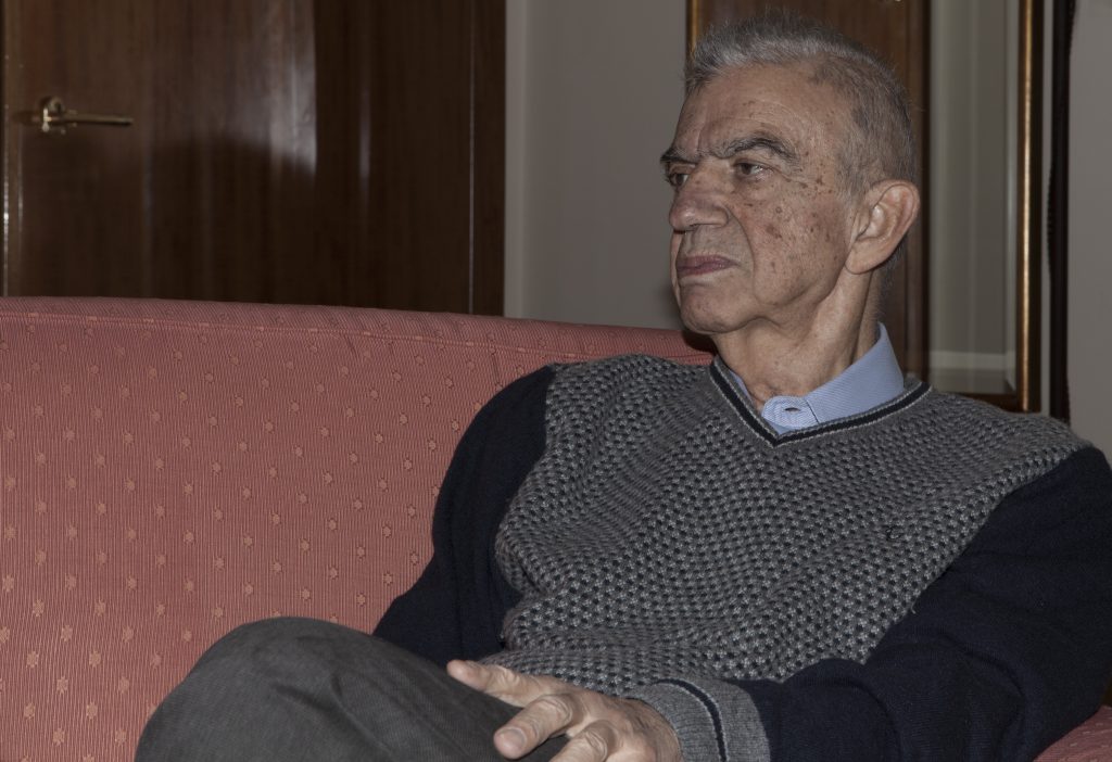 Μ.Κουμανταρέας: Ποινή ισόβιας κάθειρξης από το Εφετείο στους δύο Ρουμάνους για τη δολοφονία του συγγραφέα