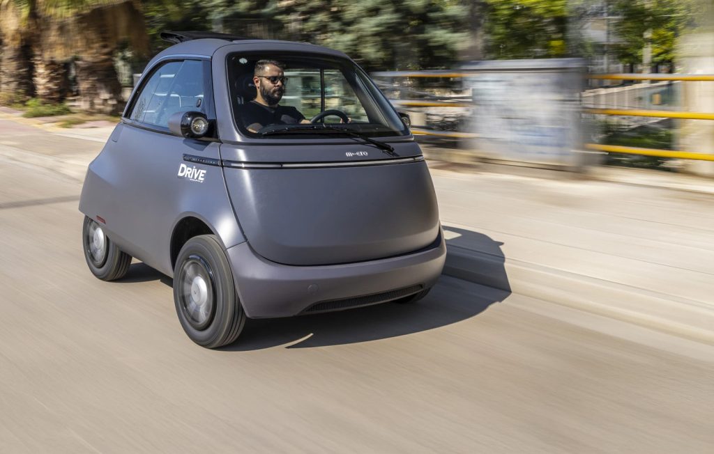 Microlino: Ετοιμάζει βαλίτσες για Κίνα -κι εμείς ακόμη… συζητάμε