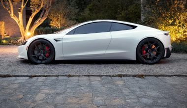 Tesla: Νέο look για το Semi και νέα ημερομηνία για το Roadster