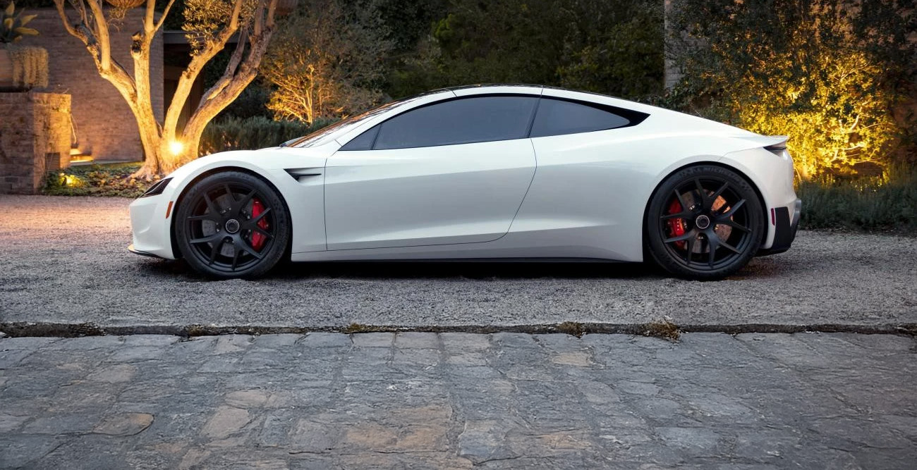 Tesla: Νέο look για το Semi και νέα ημερομηνία για το Roadster