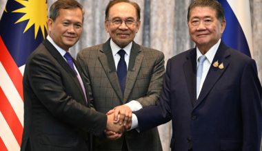 Ταϊλάνδη: Aνακοίνωσε πως αναστέλλει την εφαρμογή της ειρηνευτικής συμφωνίας με τη Καμπότζη