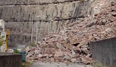 Τρίκαλα: 55χρονος εγκλωβίστηκε σε ερημωμένο χωριό μετά από κατολίσθηση – «Είμαι απελπισμένος» (βίντεο)