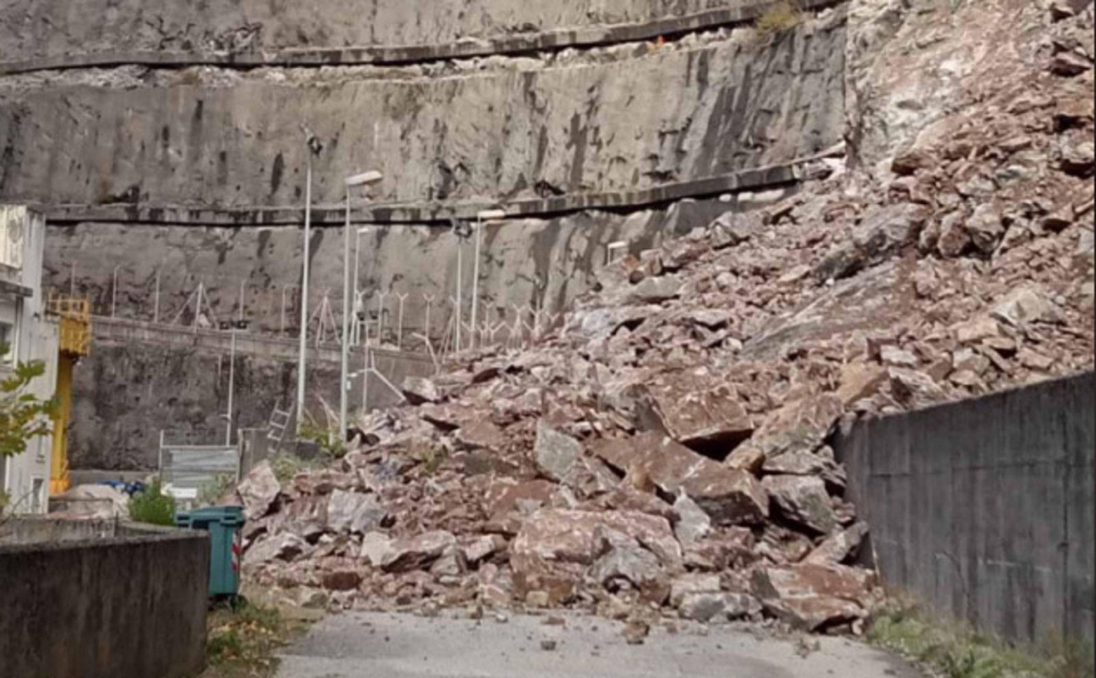 Τρίκαλα: 55χρονος εγκλωβίστηκε σε ερημωμένο χωριό μετά από κατολίσθηση – «Είμαι απελπισμένος» (βίντεο)