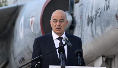 Μήνυμα Ν.Δένδια από Κύπρο: «Όποιος απειλεί κράτη-μέλη, δεν χωρά στον SAFE» (φωτό)