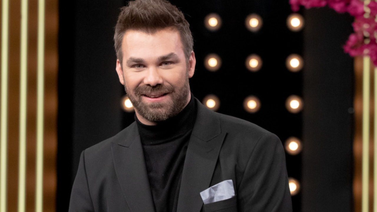 Γ.Σαμπάνης: «Μετά από 18 χρόνια ακόμα αγχώνομαι πριν την πρεμιέρα» (βίντεο)