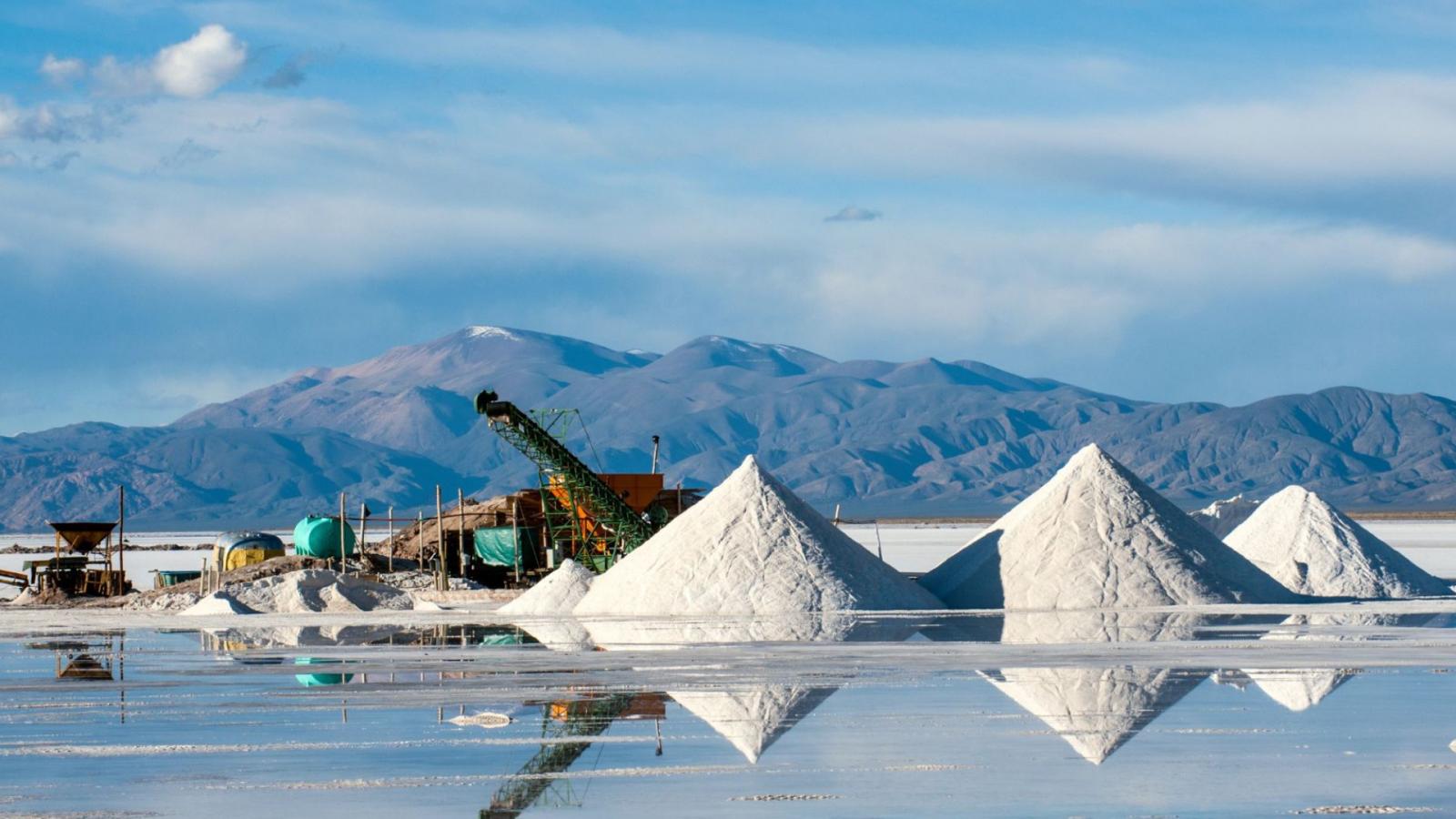 Αυτή είναι η χώρα που αρχίζει συνομιλίες με τη Βολιβία για τα κοιτάσματα λιθίου μετά τις ΗΠΑ