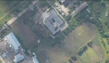 Βίντεο: Ρωσική FAB-3000 έπληξε χώρο συγκέντρωσης Ουκρανών Πεζοναυτών στη Μίρνογκραντ