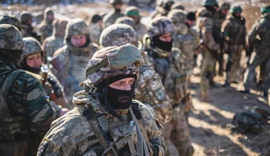 Βίντεο: Ουκρανοί στρατονόμοι ρίχνουν σπρέι πιπεριού σε περαστικούς τους αρπάζουν και τους στέλνουν στο μέτωπο