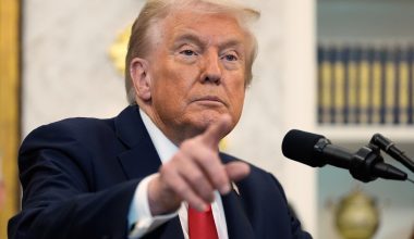 Ο Ν.Τραμπ «βάζει τάξη» και προειδοποιεί για περικοπές σε απλήρωτους ελεγκτές που δεν προσέρχονται στη δουλειά