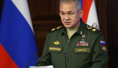 Στην Αίγυπτο ο Σ.Σοϊγκού με πολυμελή ρωσική αντιπροσωπεία – Στο τραπέζι η στρατιωτική συνεργασία