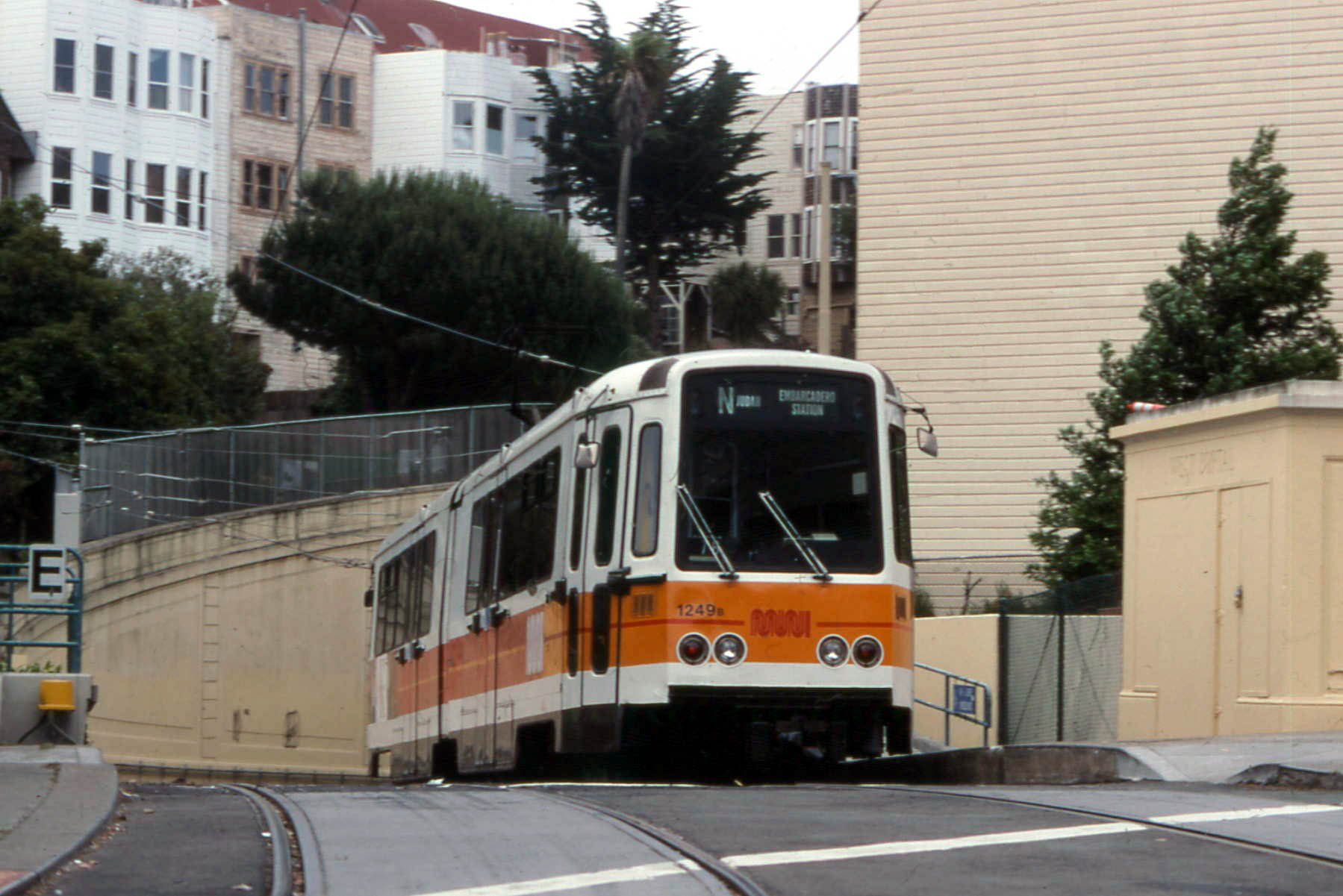 Σαν Φρανσίσκο: Τραμ έπιασε 80 χ.α.ω. ενώ η οδηγός… κοιμόταν – Για λίγο αποφεύχθηκε σοβαρό ατύχημα