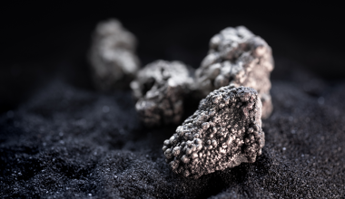 WSJ: Η Κίνα εξετάζει την πλήρη απαγόρευση εξαγωγών σπάνιων γαιών στην αμυντική βιομηχανία των ΗΠΑ