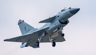 Η Κίνα ετοιμάζεται να πουλήσει τα προηγμένα μαχητικά J-10C στην Κολομβία