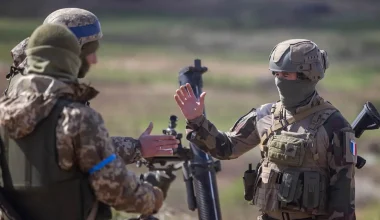 Μπέντζαμιν Ντέι: Εξοντώθηκε ο Γάλλος μισθοφόρος – Οι φωτογραφίες με τα ναζιστικά σύμβολα – Τι έλεγε για τη Ρωσία