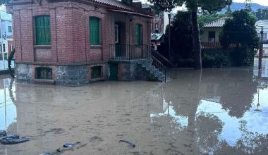Στο έλεος της κακοκαιρίας η Λέσβος: Πλημμύρισαν σπίτια, καταστήματα και αποθήκες σε Καλλονή και Σκάλα (βίντεο)