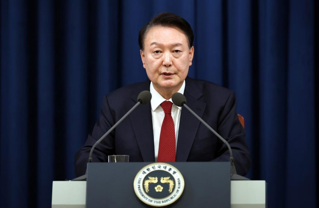 Γιουν Σουκ Γέολ: Με θανατική ποινή κινδυνεύει ο πρώην πρόεδρος της Ν.Κορέας