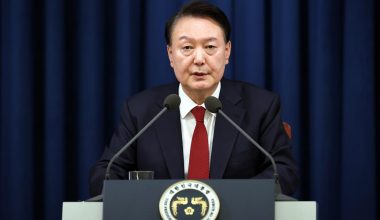 Γιουν Σουκ Γέολ: Με θανατική ποινή κινδυνεύει ο πρώην πρόεδρος της Ν.Κορέας